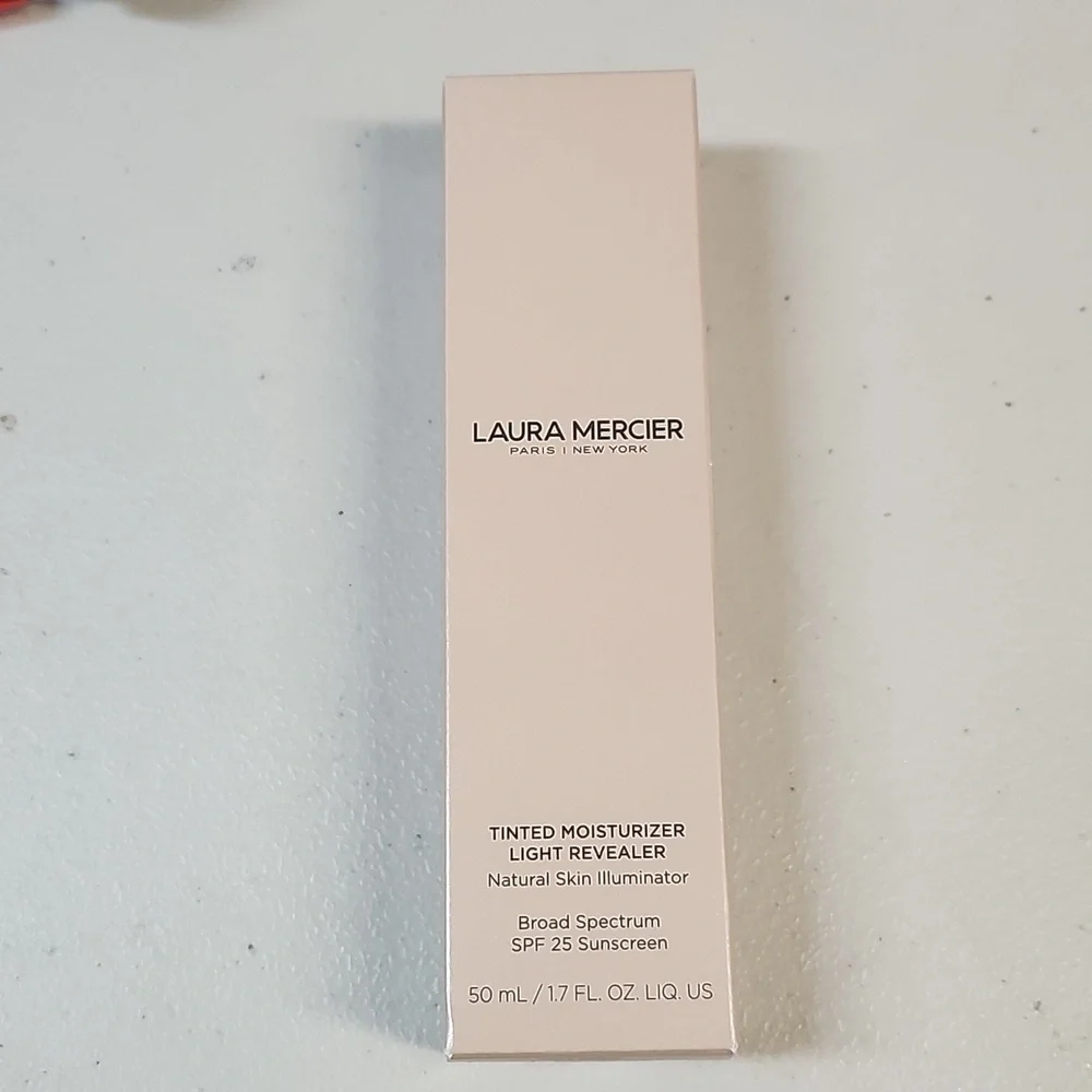 Laura Mercier Tinted Moisturizer Light Revealer - Picture 2 of 4